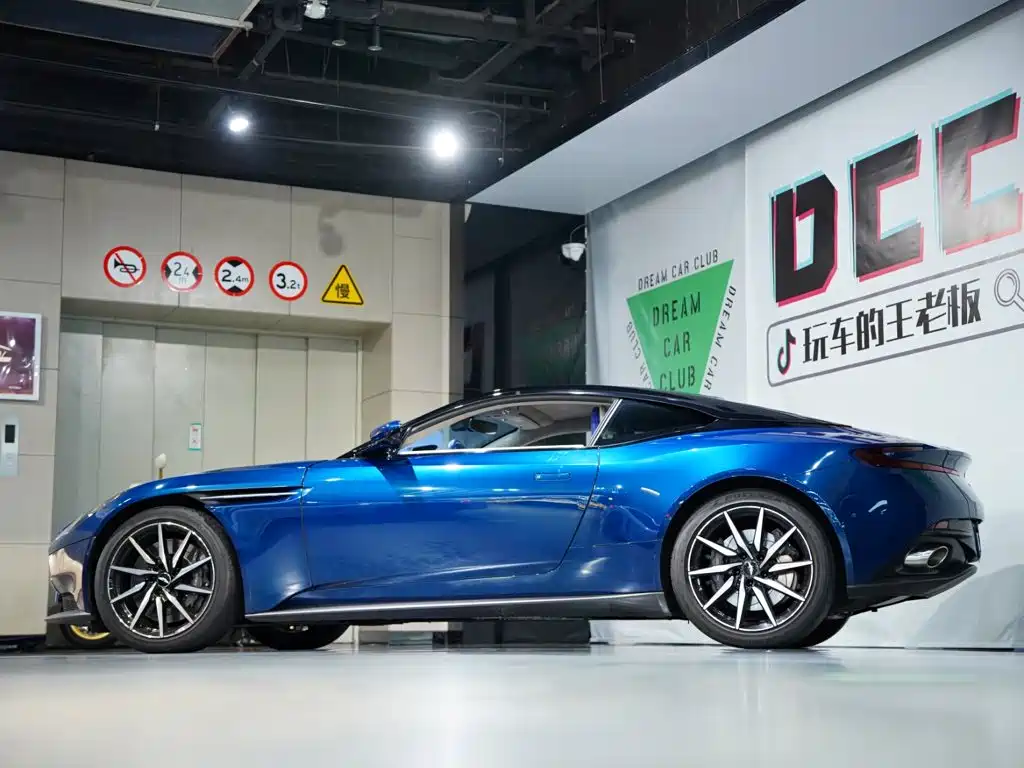 Aston Martin DB11 2022 2022 4.0T V8 Coupe