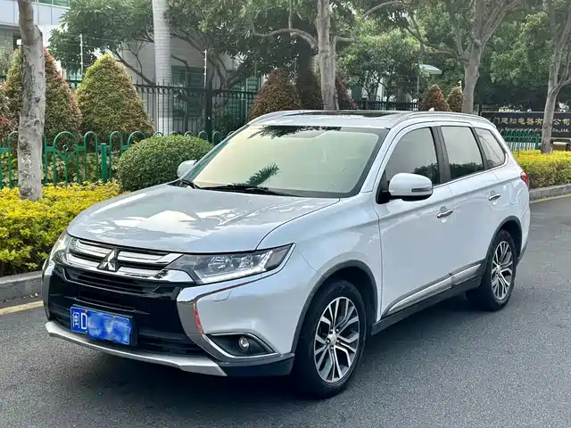 MITSUBISHI OUTLANDER