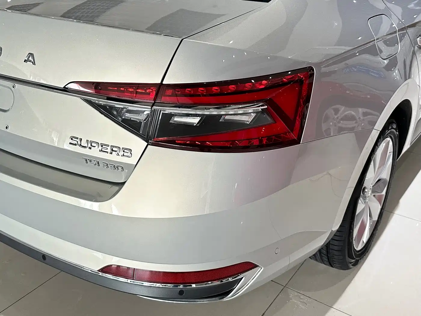 Škoda Superb 2019 TSI330 DSG Comfort Edition фото 9