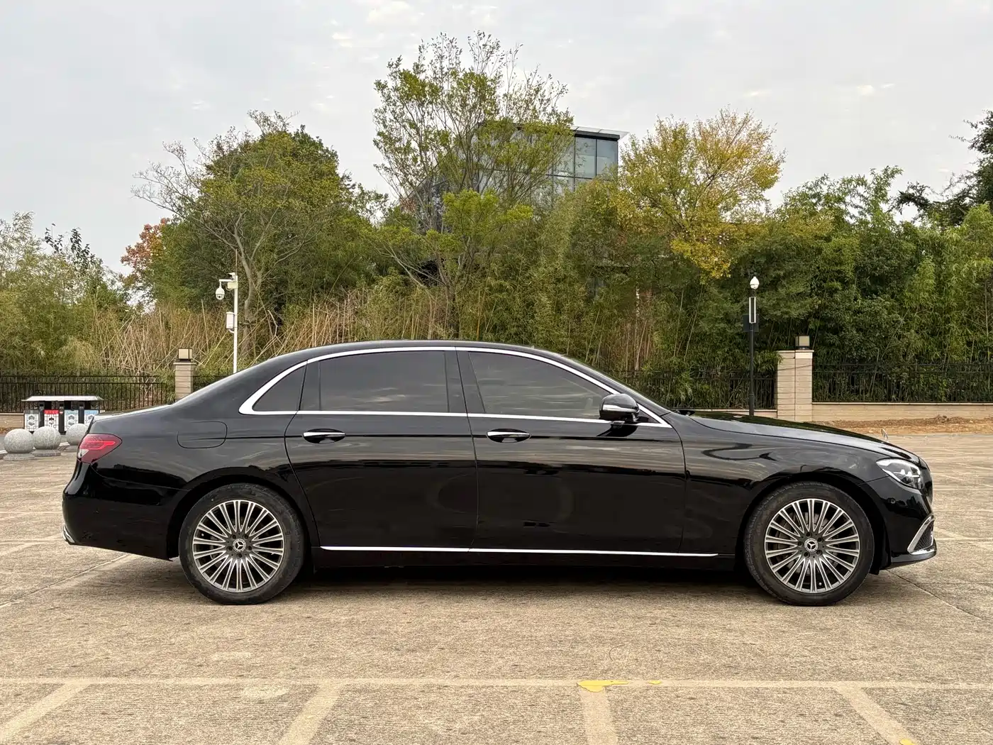 Mercedes-Benz E-Class 2018 E 200 L Sport фото 4