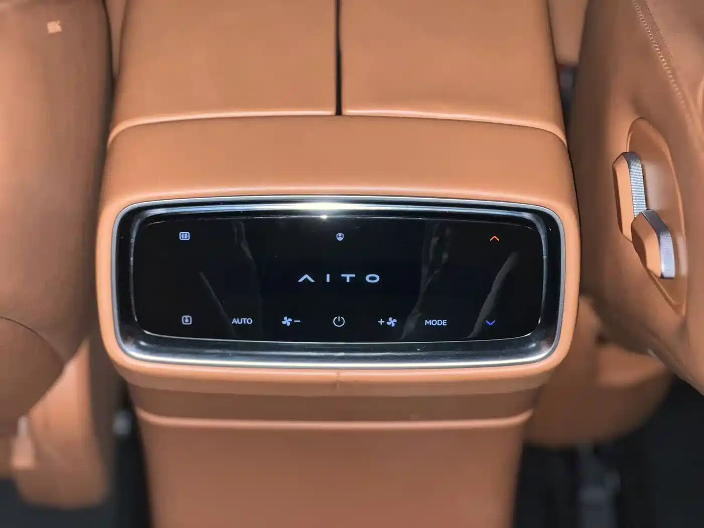 AITO Wenjie AITO M9 2024 Range Extender Max Edition 42kWh 6-seater фото 17