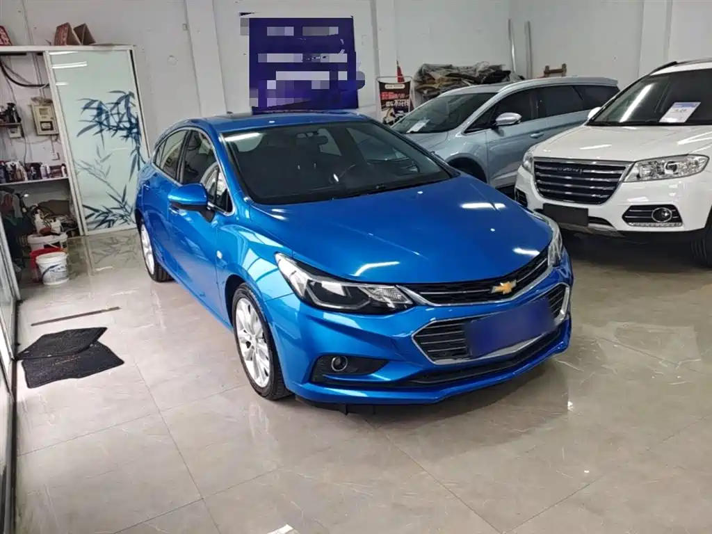 Chevrolet Cruze 2017 1.4T Hatchback DCT Leading Edge Edition фото 4