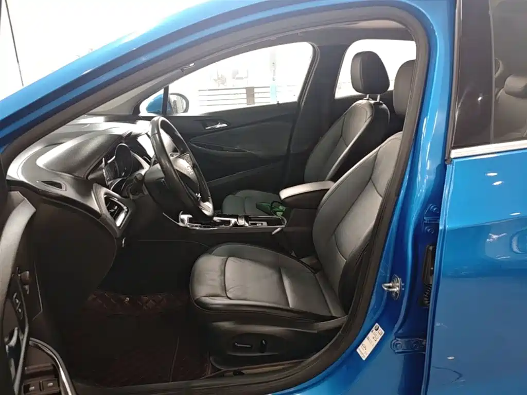 Chevrolet Cruze 2017 1.4T Hatchback DCT Leading Edge Edition фото 15