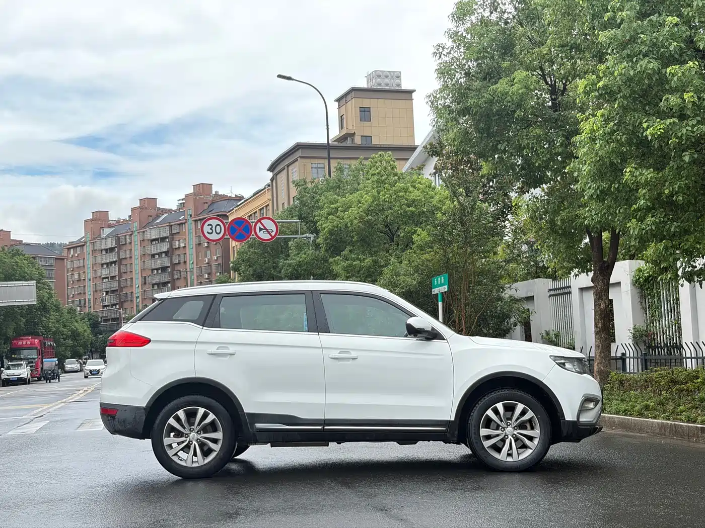 Фото 6 - Geely Boyue