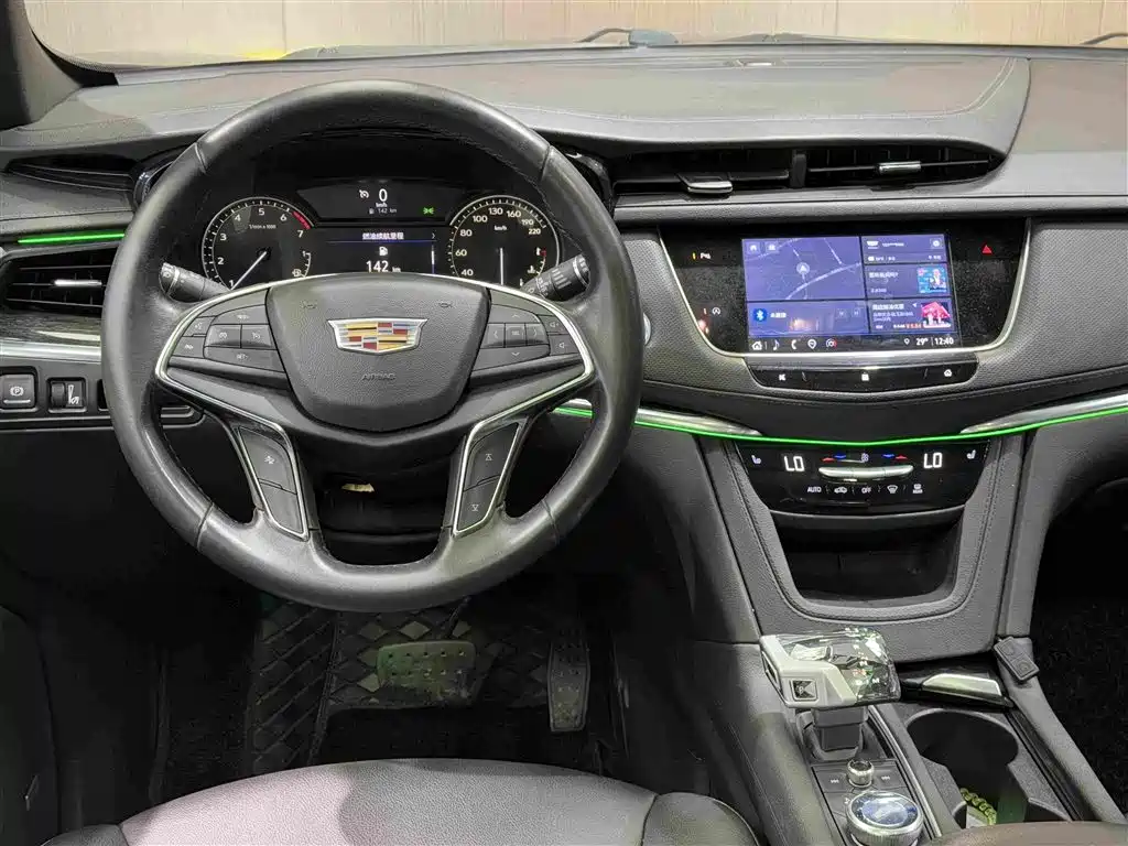 Фото 11 - Cadillac XT5