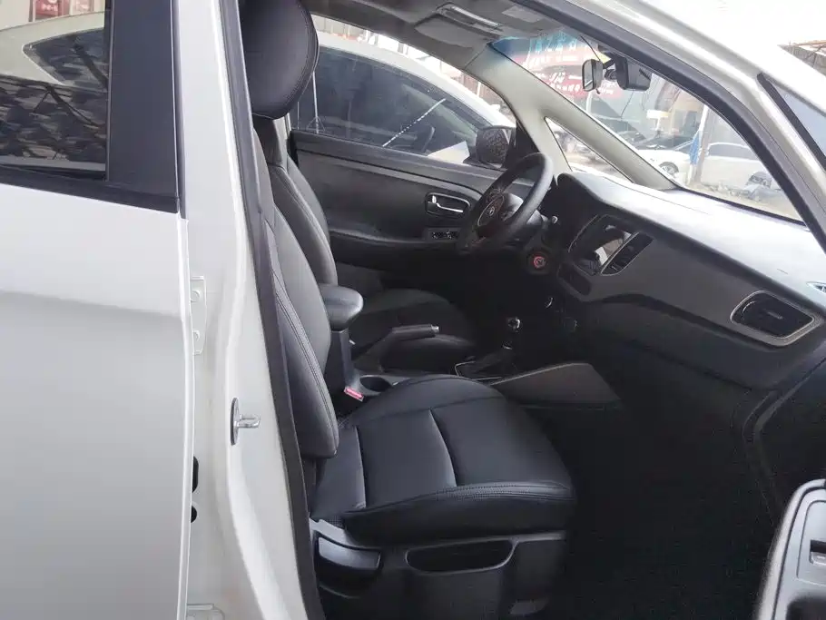 Kia Carens 2016 2013 2.0L 7-seat Auto Standard (China V)