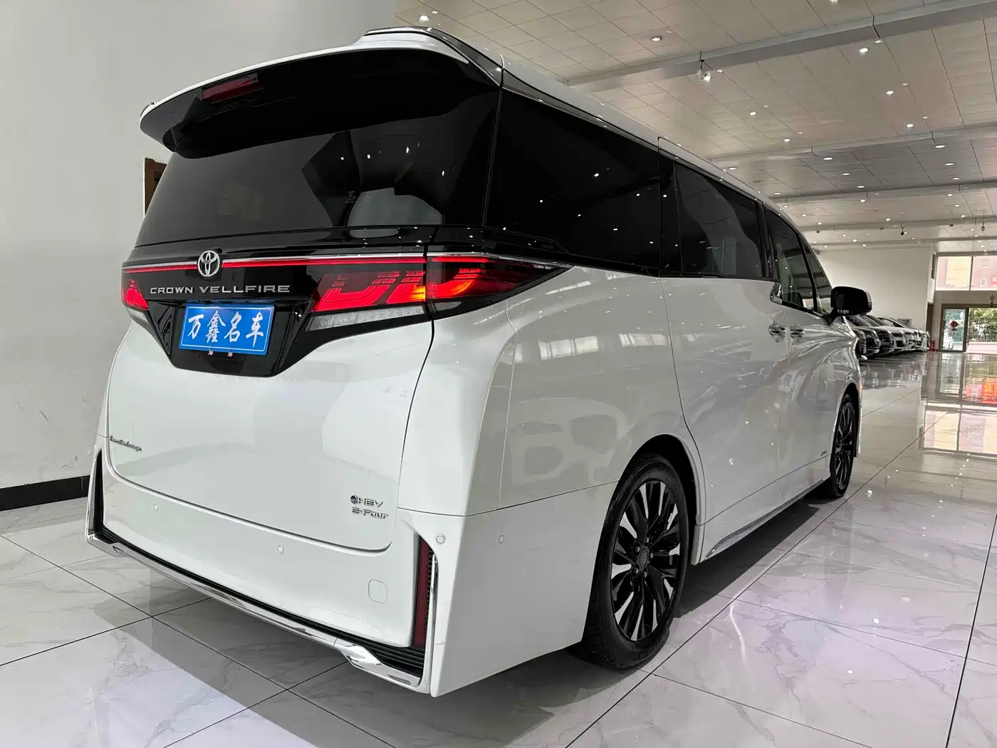Toyota Vellfire 2024 Crown Hybrid 2.5L Executive Premium Edition фото 22