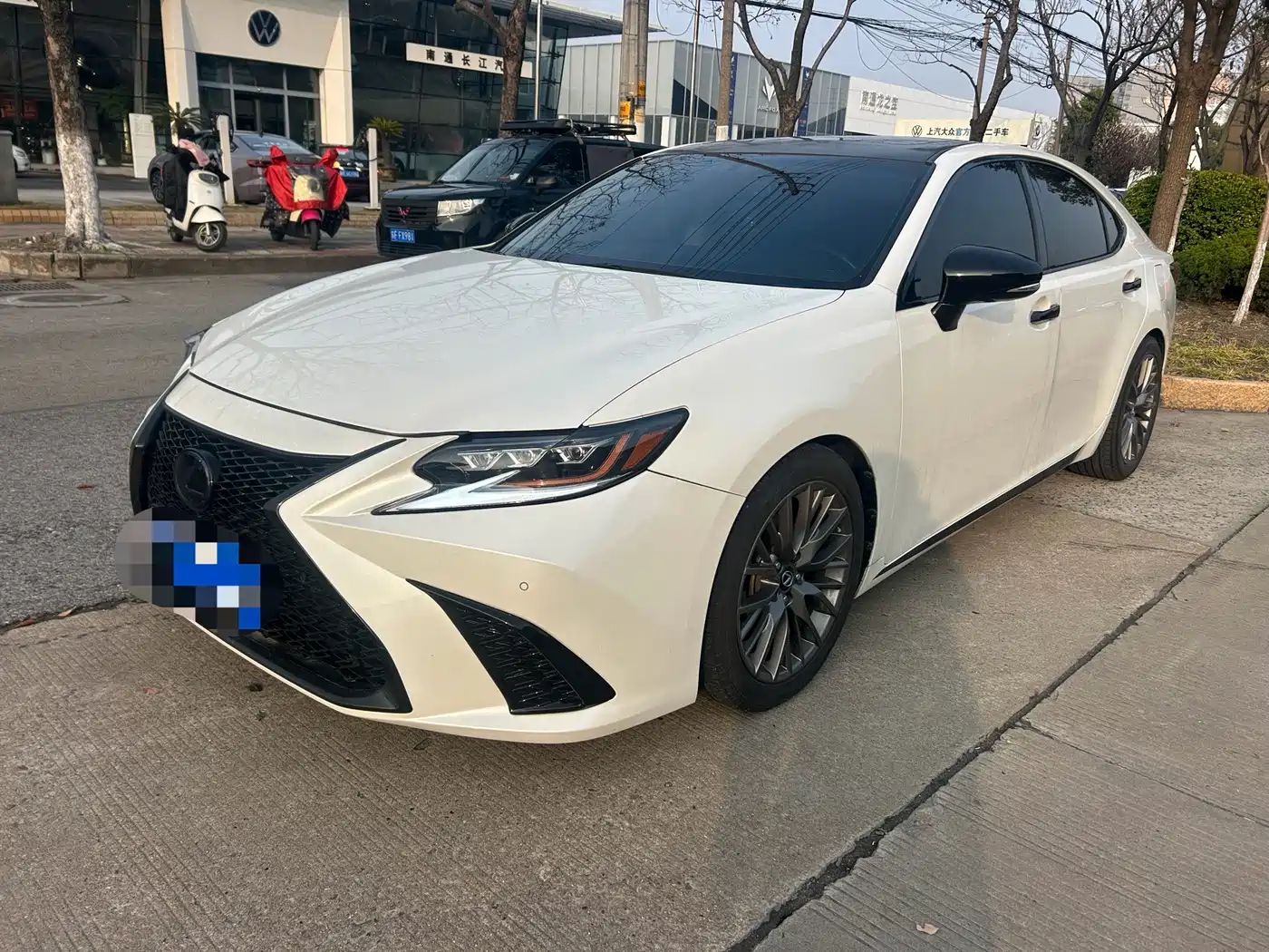 Фото 1 - Lexus ES