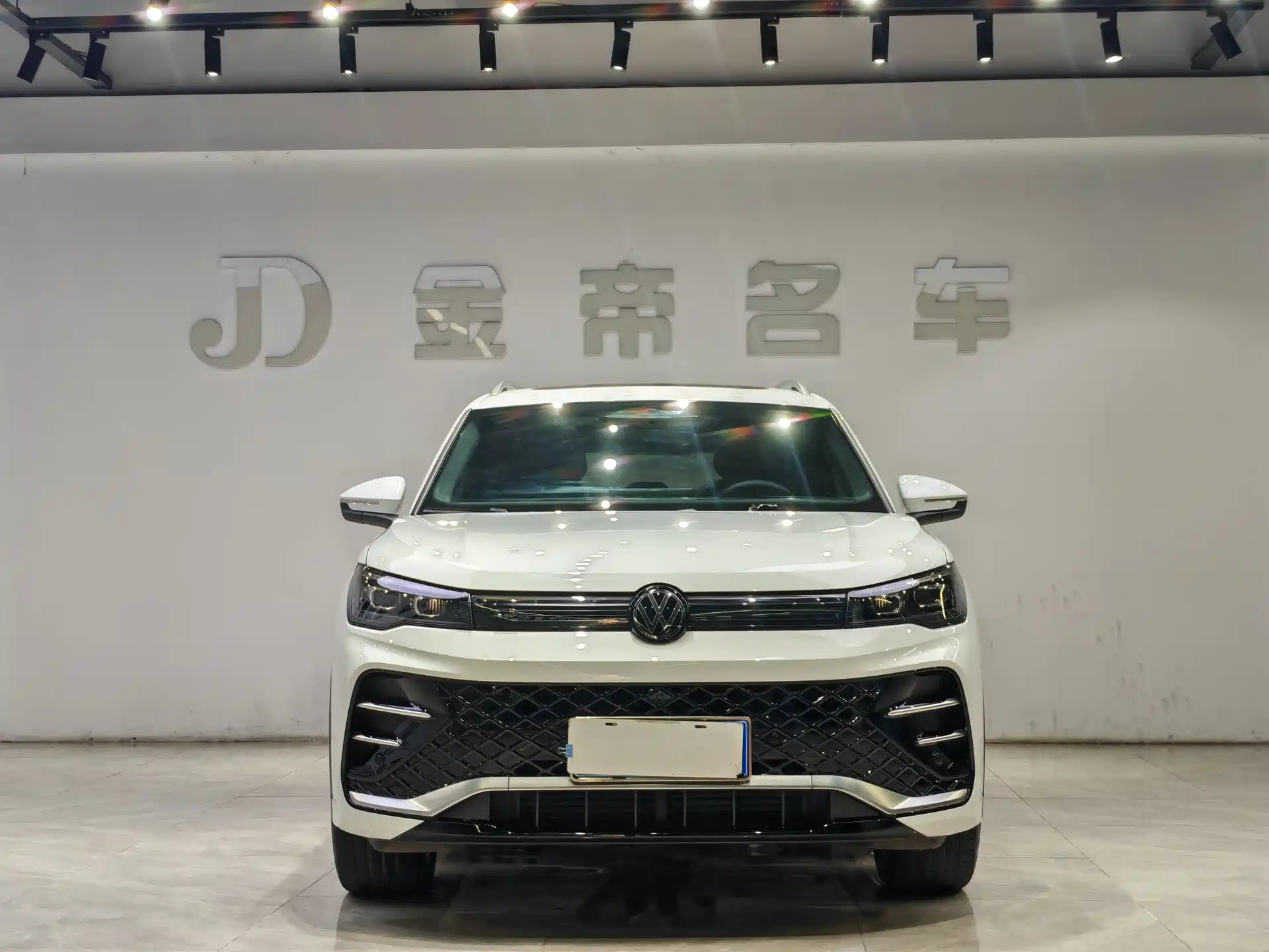 Фото 2 - Volkswagen Tiguan L