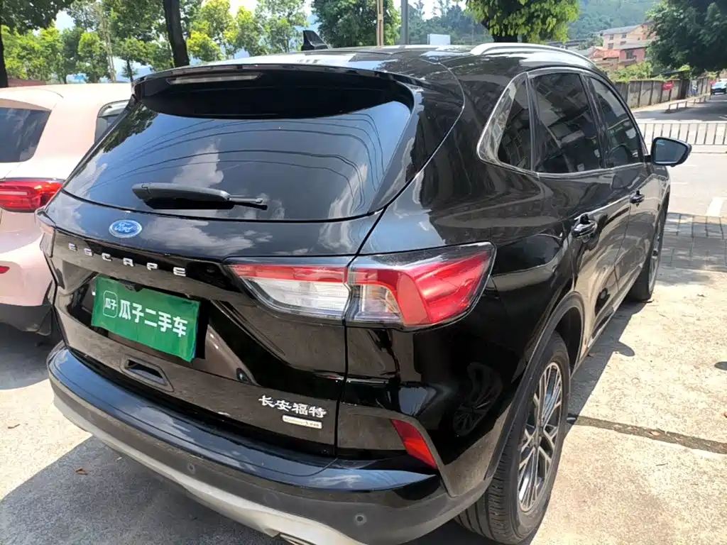 Фото 7 - Ford Escape