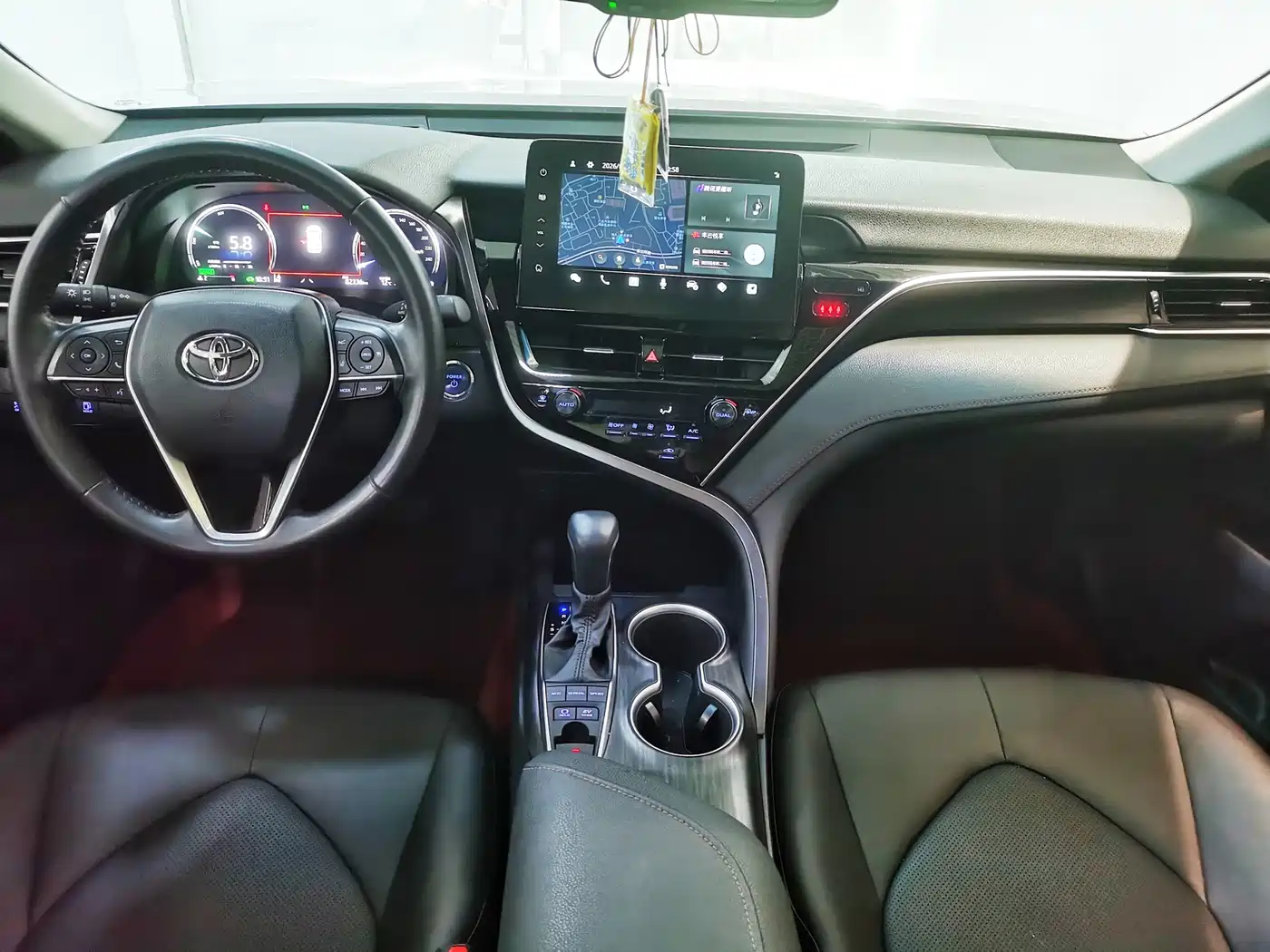 Toyota Camry 2021 Hybrid 2.5HG Luxury Edition фото 18