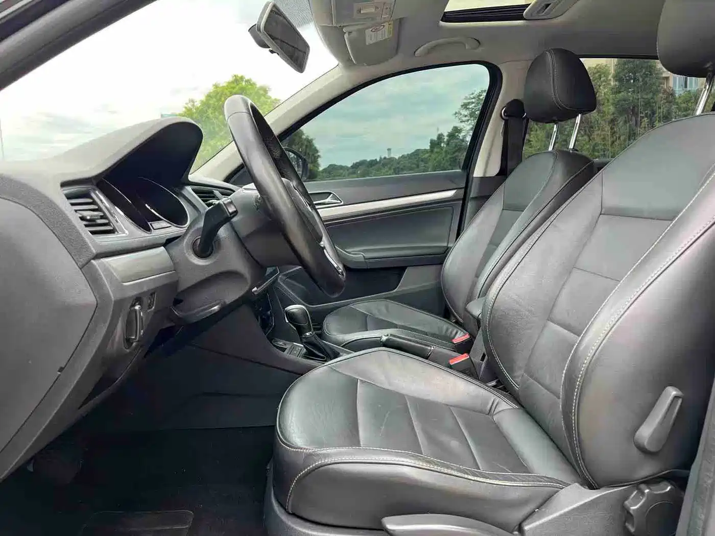 Volkswagen Lavida 2015 1.6L Automatic Comfort Edition фото 23