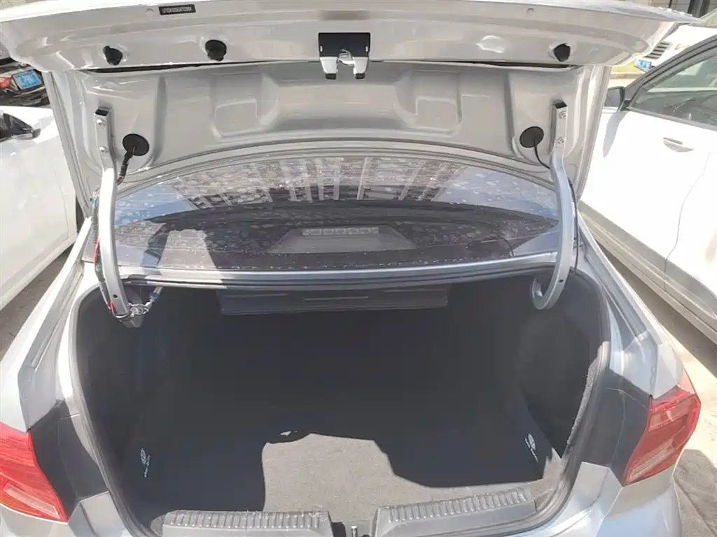 Volkswagen Jetta 2019 Dream Edition 1.5L Manual Fashion фото 19