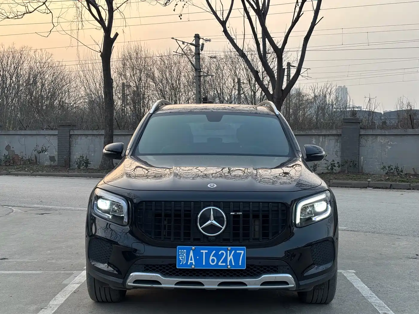 MERCEDES-BENZ GLB