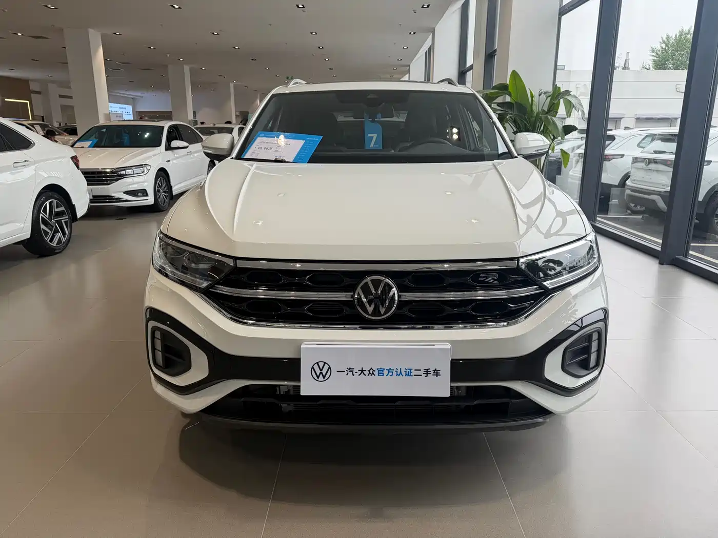 Volkswagen T-ROC 2026 300TSI DSG 2WD Morning Light Edition фото 2