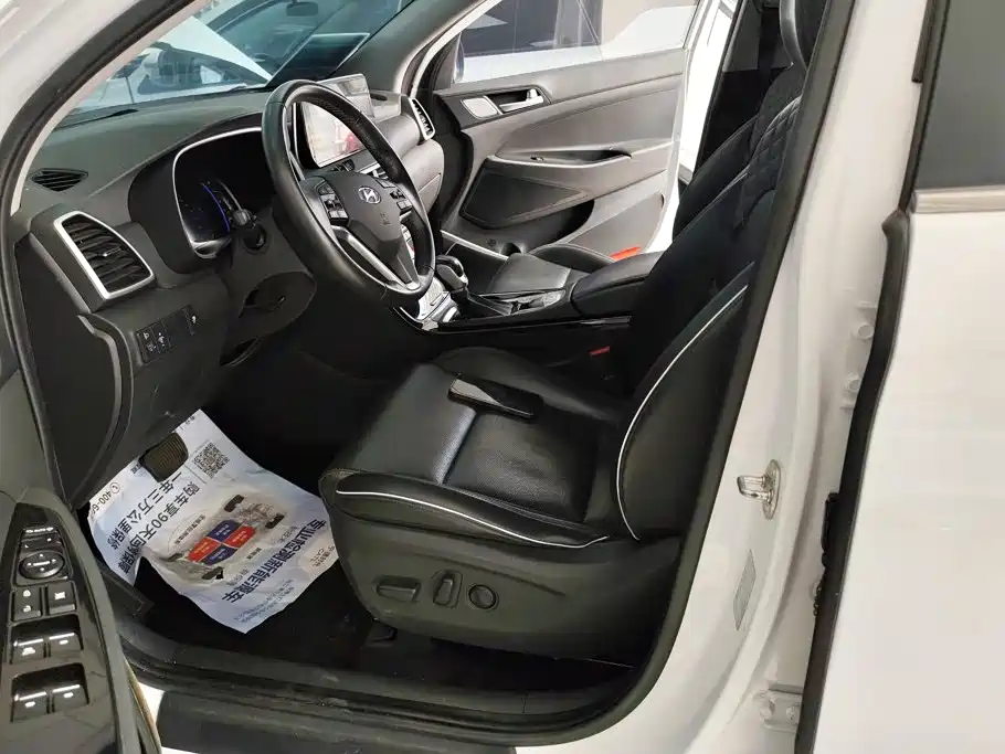 Фото 9 - Hyundai Tucson