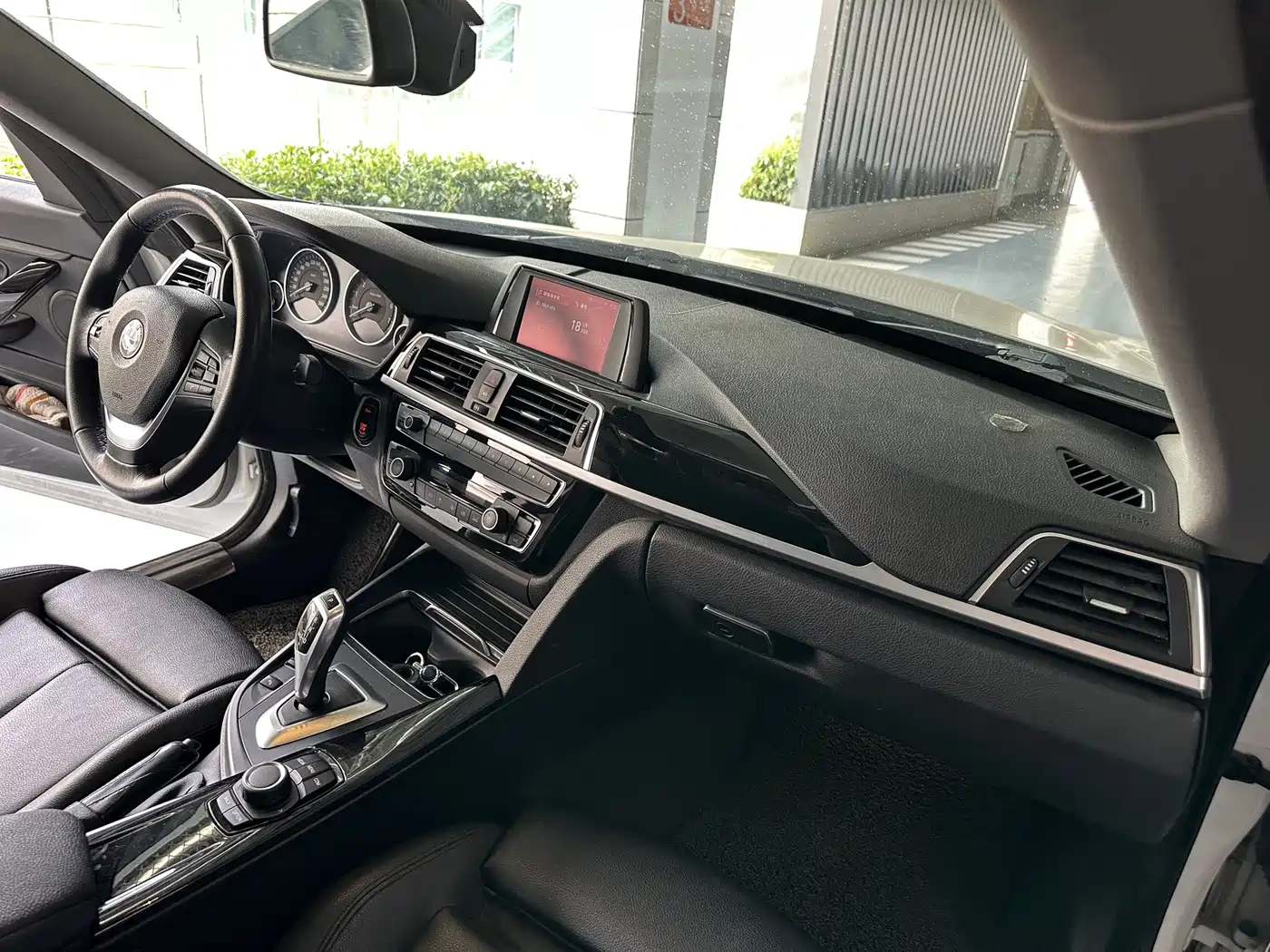 BMW 3 Series GT 2018 320i Fashion фото 11