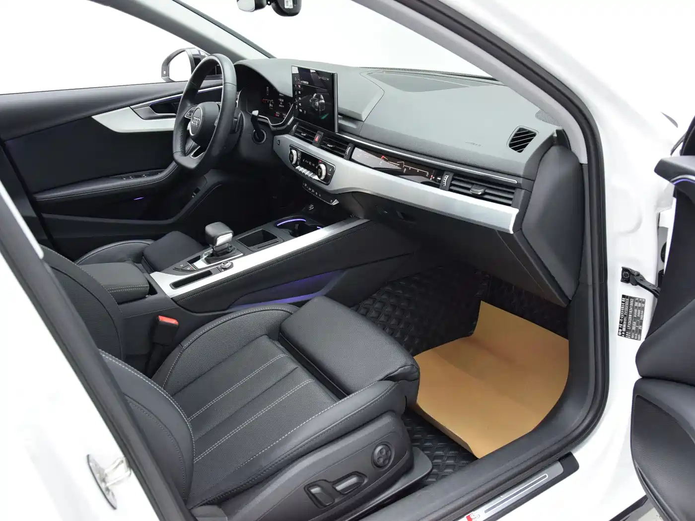 Фото 10 - Audi A4L