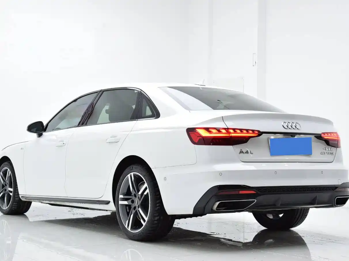Фото 4 - Audi A4L