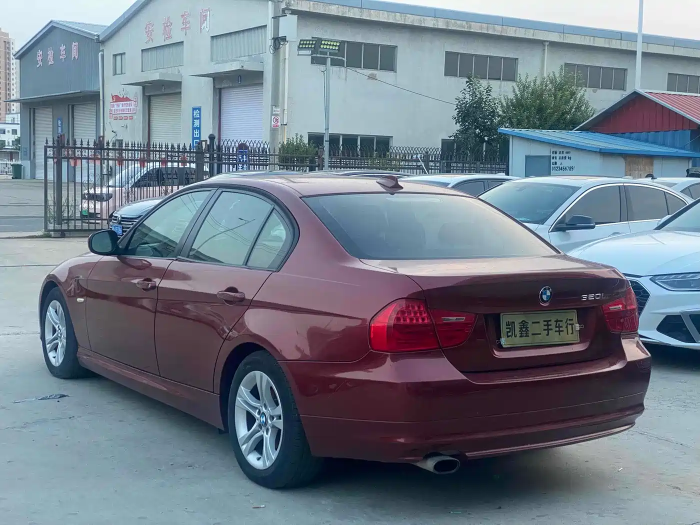 BMW 3 Series (Import) 2010 320i Luxury фото 5