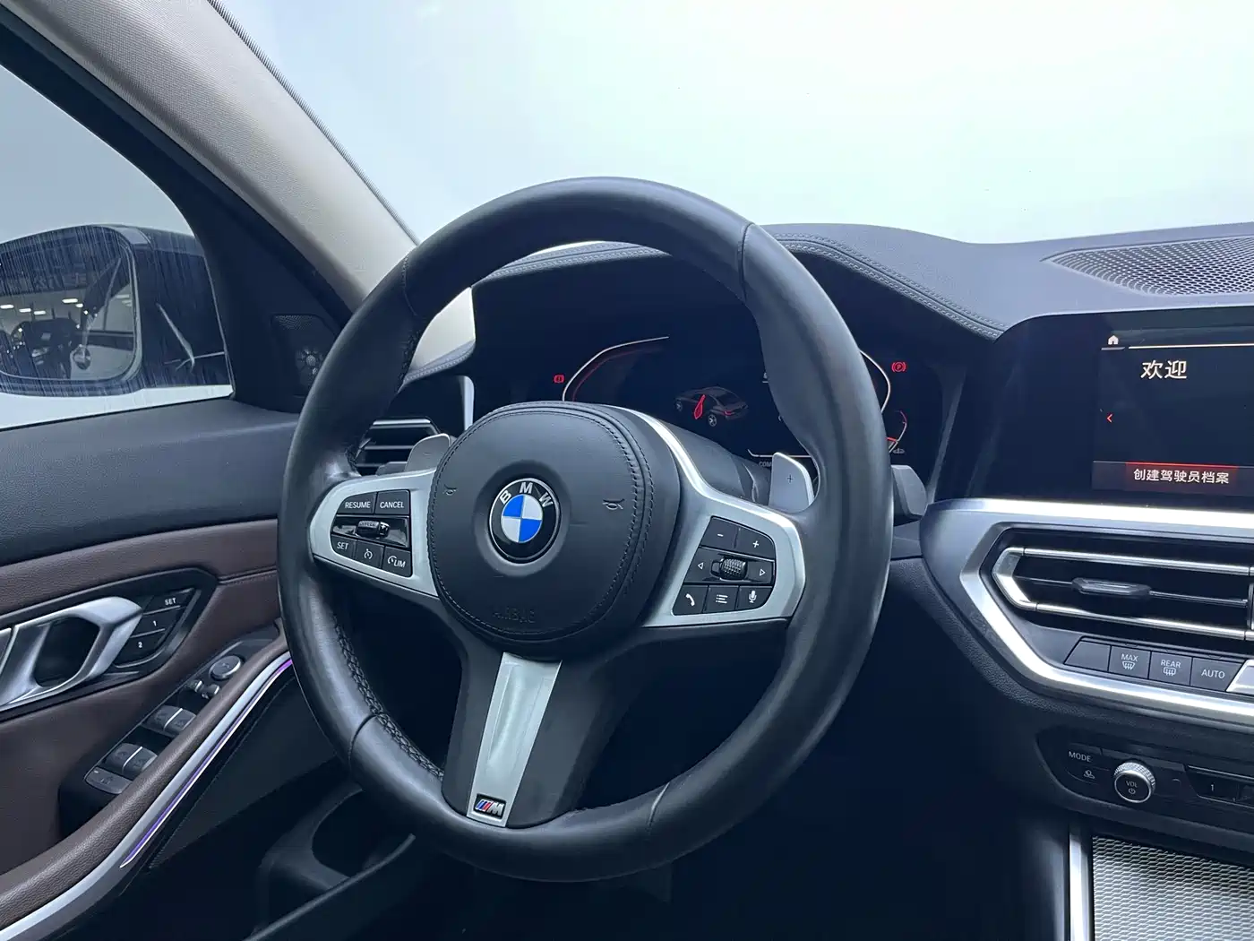 BMW 3 Series 2022 325Li M Sport Shadow Edition фото 17