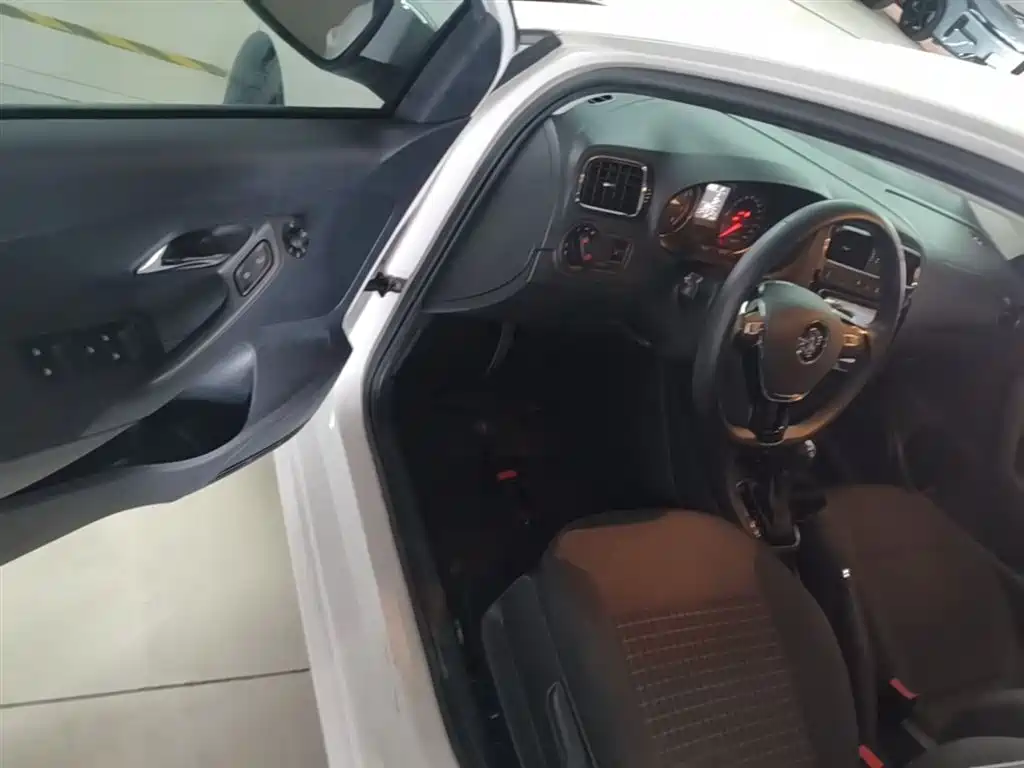 Volkswagen Polo 2018 1.5L Auto Comfort фото 16