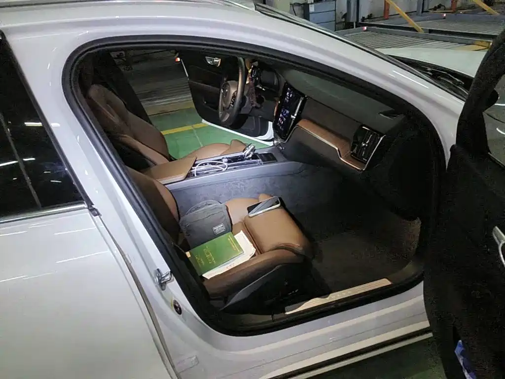 Volvo V60 2023 2024 B5 Smart Premium Luxury Edition