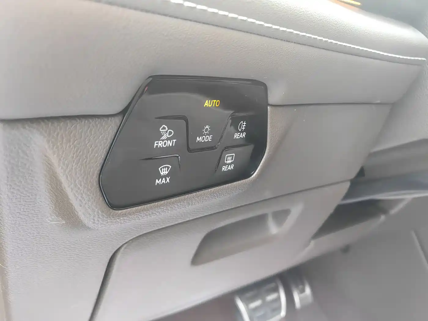 Volkswagen Viloran 2022 380TSI Premium Edition фото 5