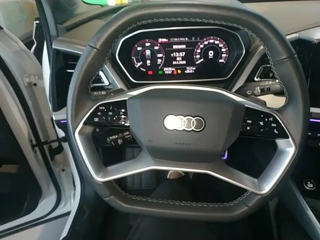 Audi Q4 e-tron 2025 2024 40 e-tron Pioneer Edition