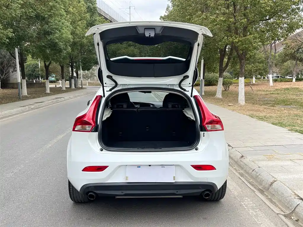 Volvo V40 2015 2016 T3 Elegance Edition