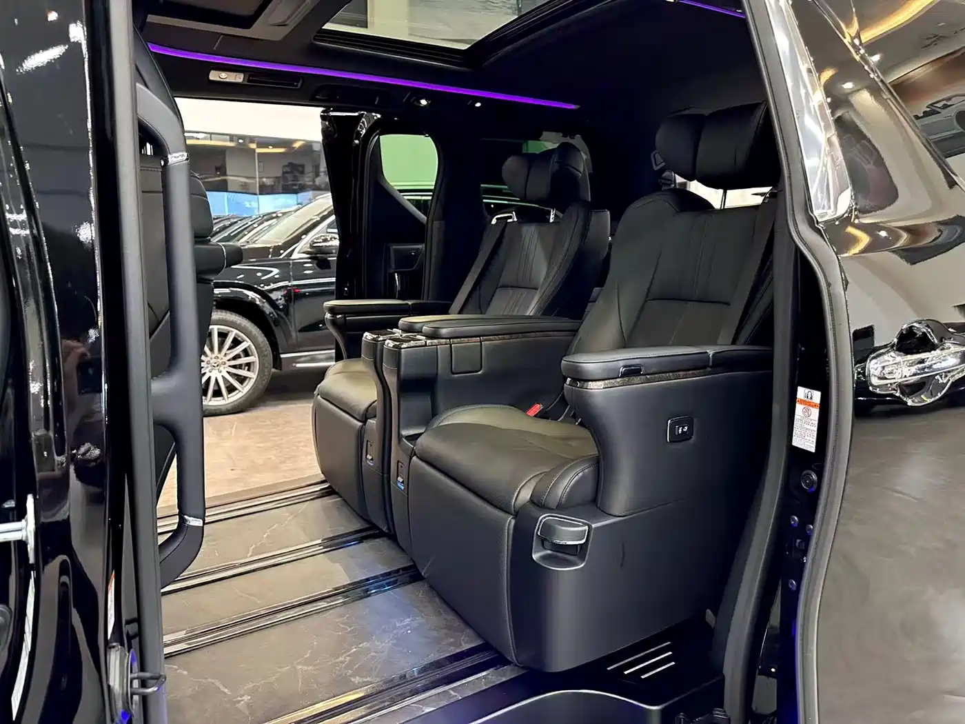 Toyota Alphard 2021 Hybrid 2.5L Ultimate фото 7