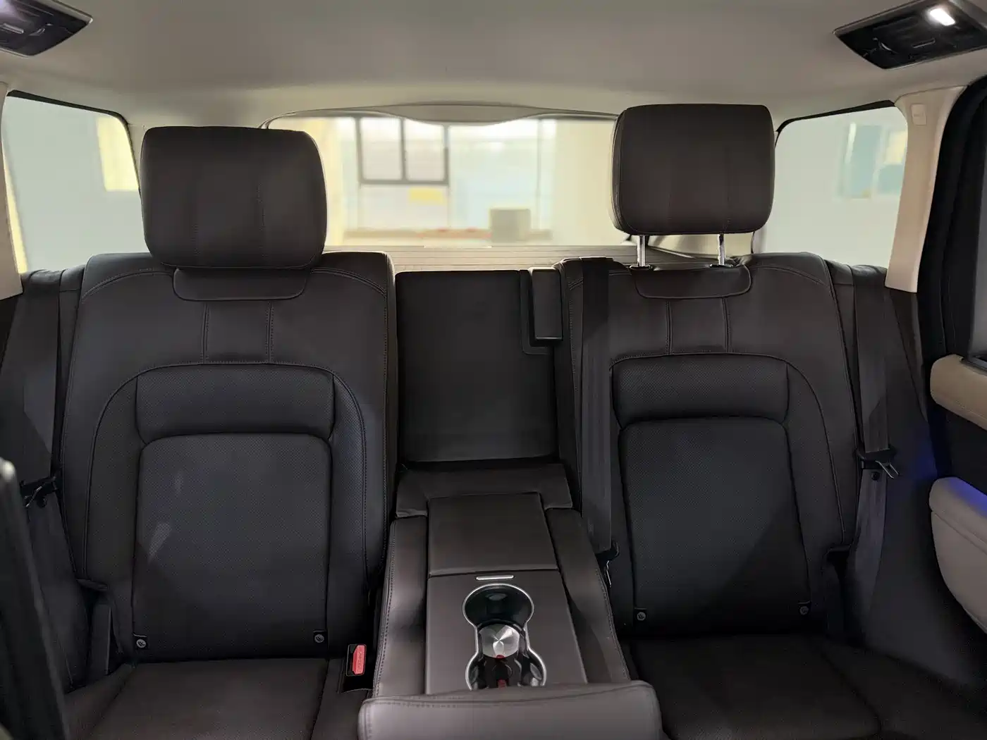 Land Rover Range Rover 2022 3.0 L6 400PS Heritage Extended Classic Edition фото 15