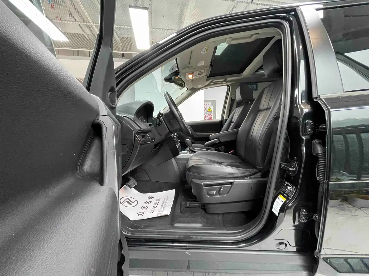 Land Rover Freelander 2 2014 2.2T SD4 SE Diesel Edition фото 4