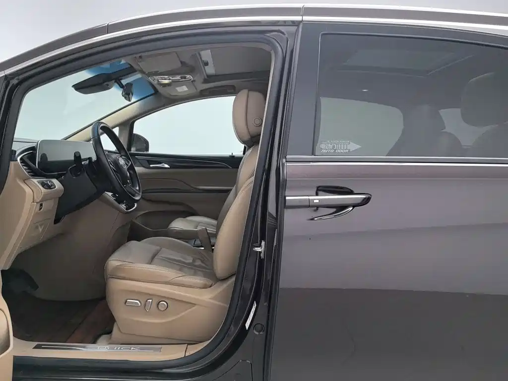 Photo 10 - Buick GL8