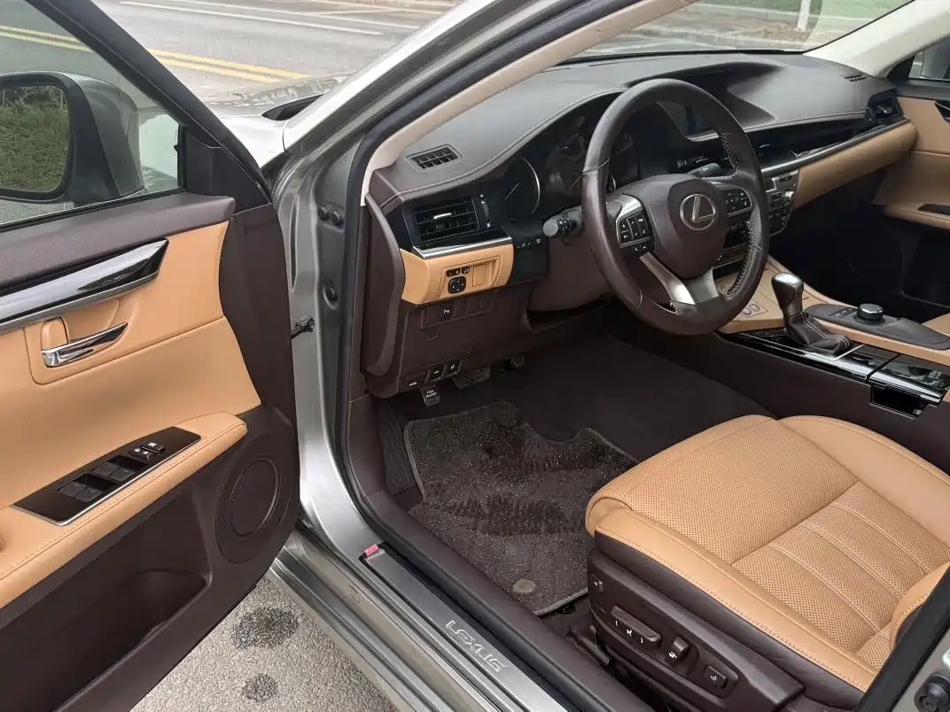 Lexus ES 2016 200 Midnight Special Limited Edition фото 5