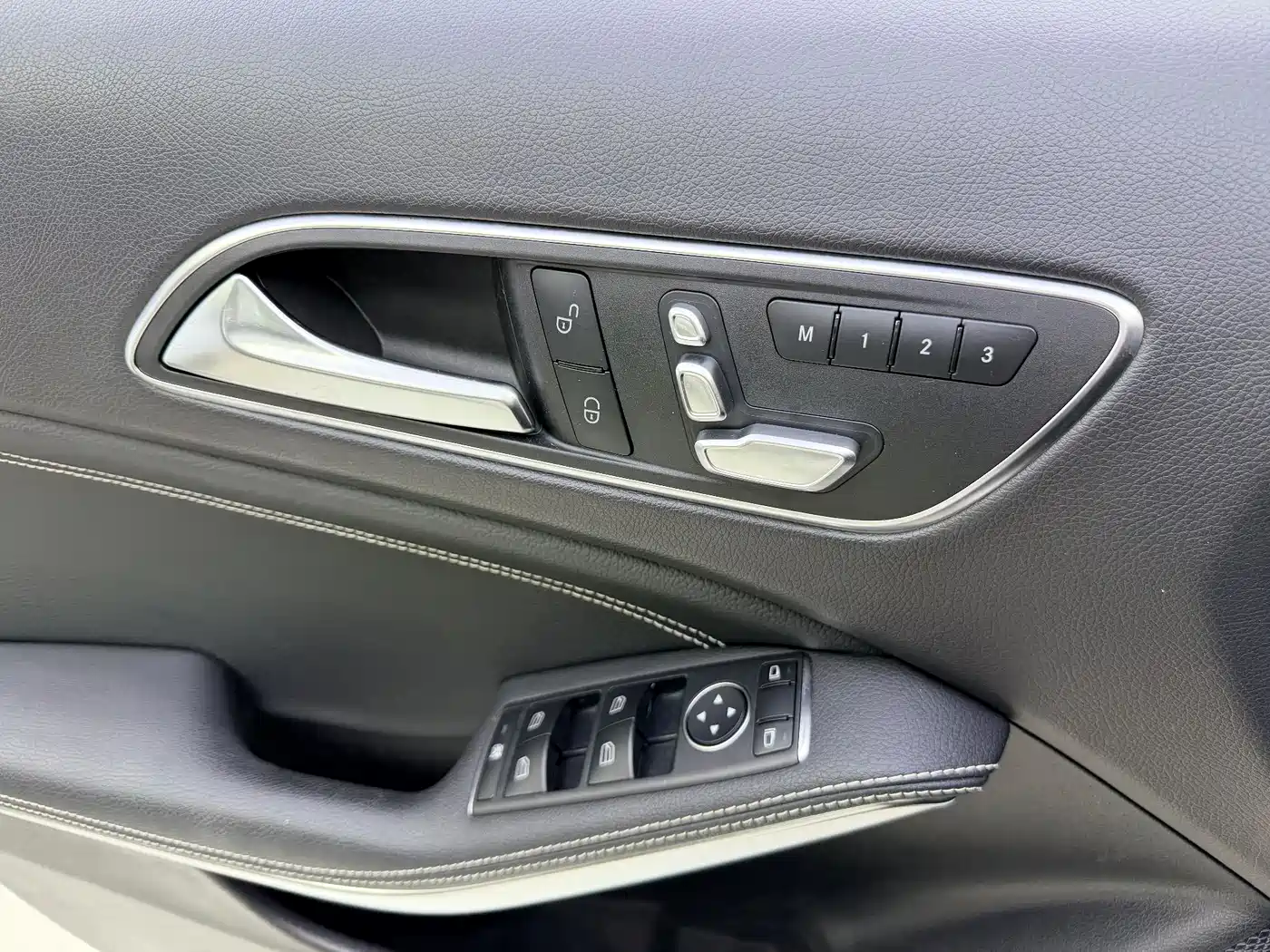 Mercedes-Benz GLA 2018 GLA 200 Dynamic фото 13