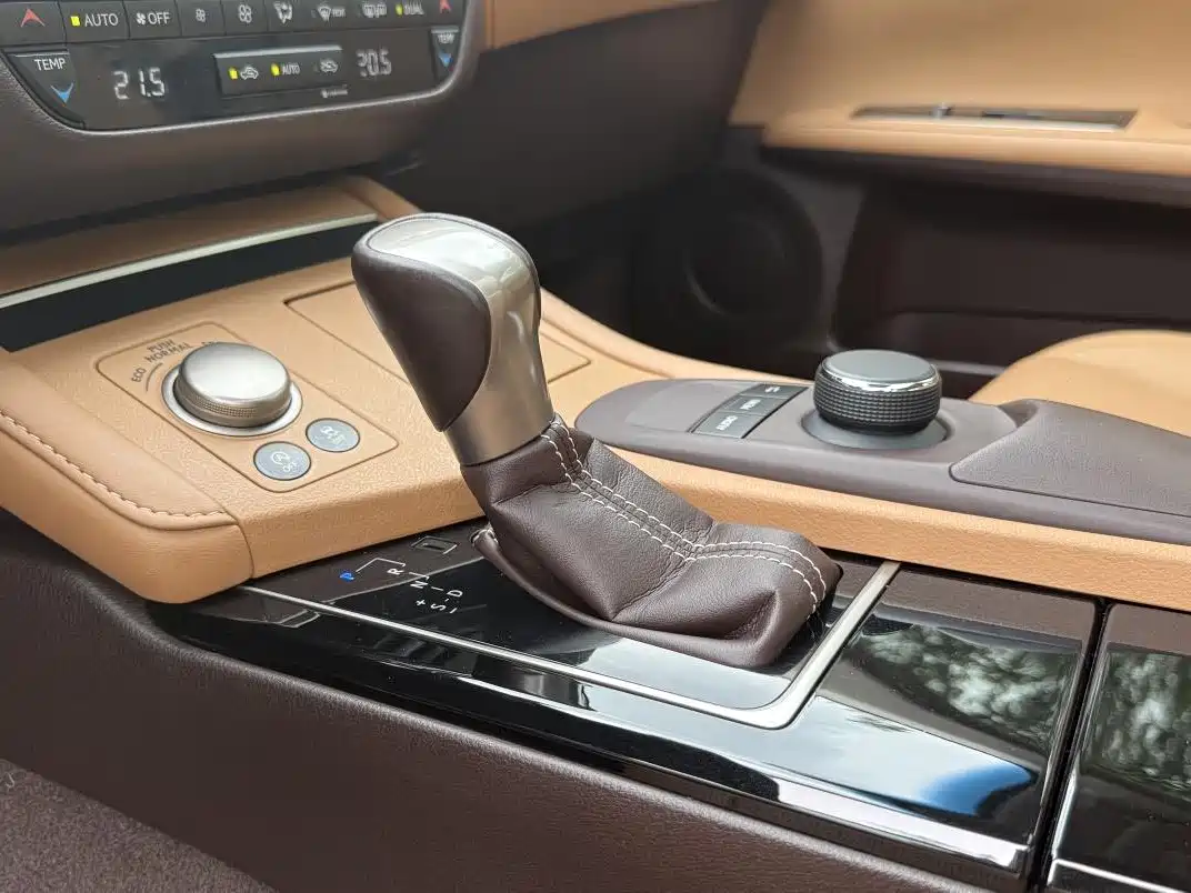 Lexus ES 2016 200 Midnight Special Limited Edition фото 10