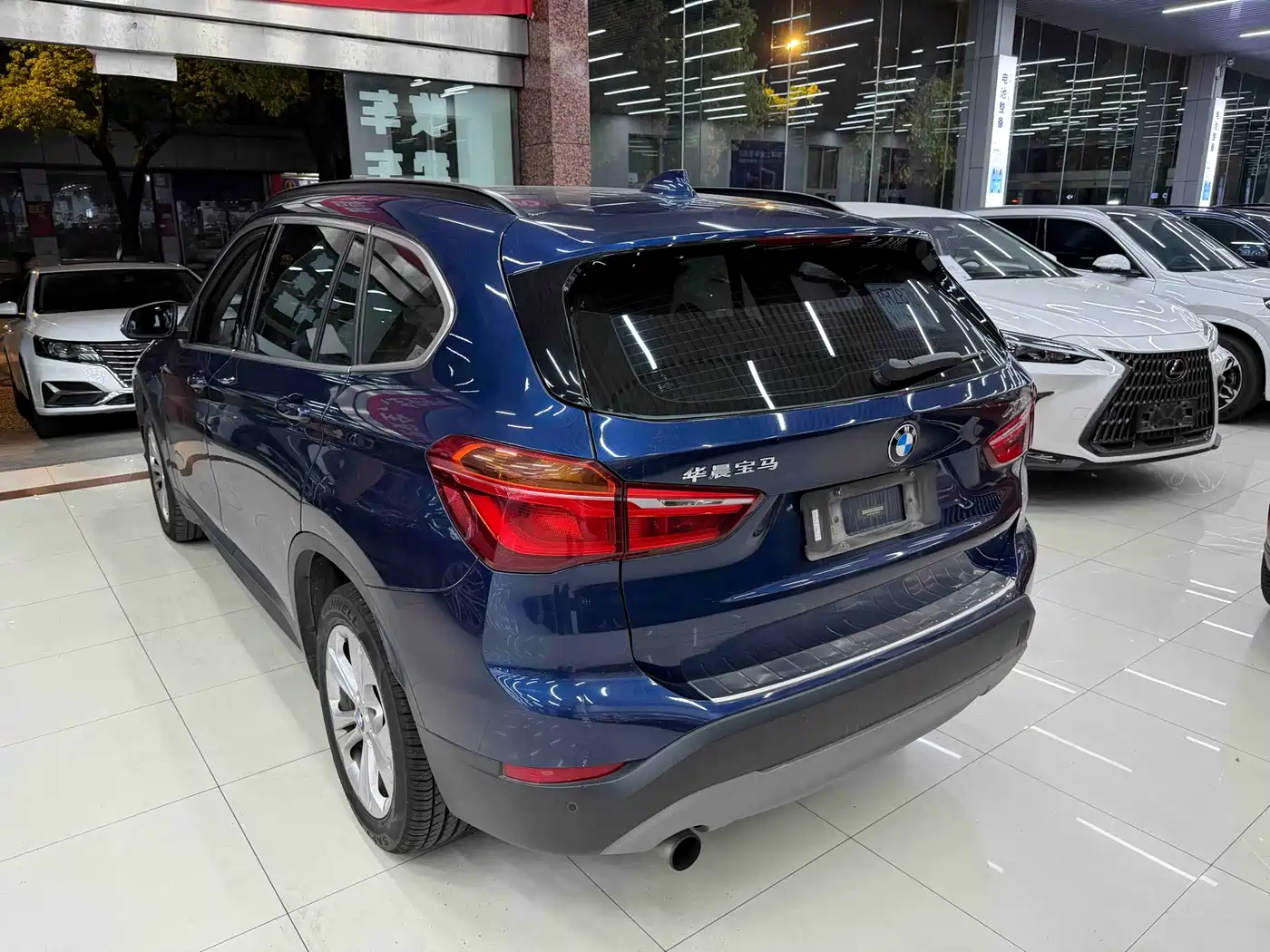 BMW X1 2016 sDrive18Li Premium Model фото 6