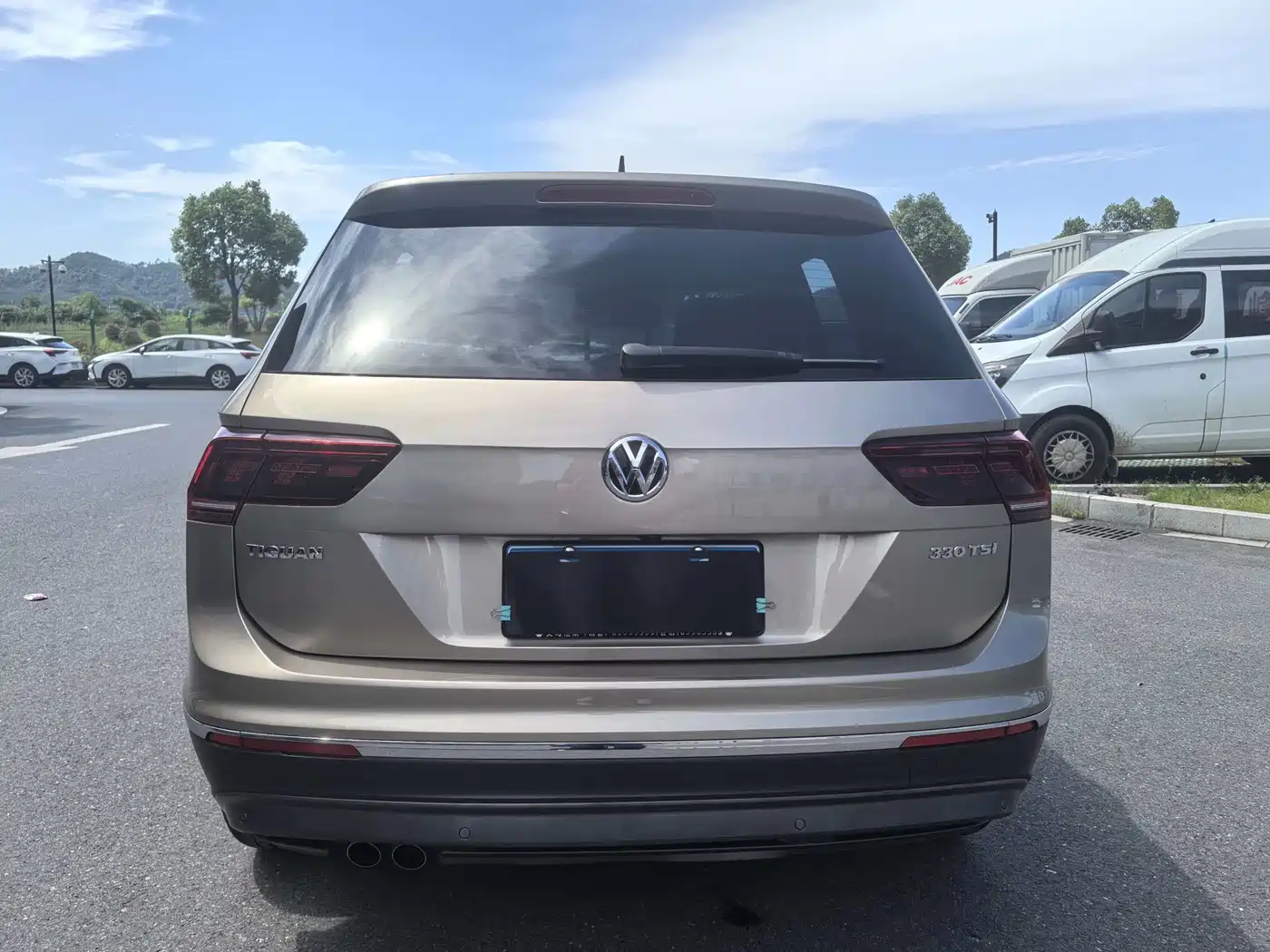 VOLKSWAGEN TIGUAN