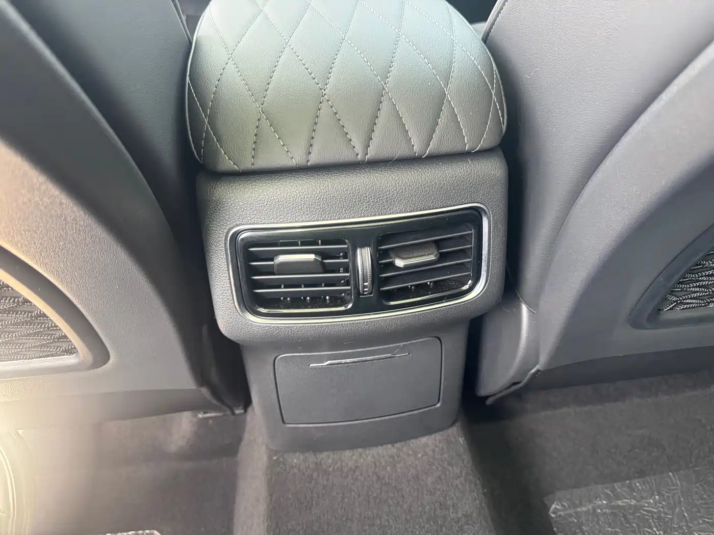 Hongqi HS5 2023 2.0T AWD Flag Enjoy Pro Edition фото 14