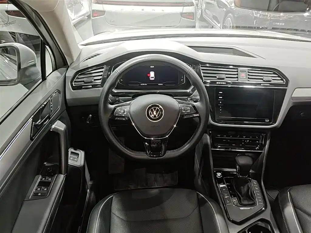 VOLKSWAGEN TIGUAN L NEW ENERGY