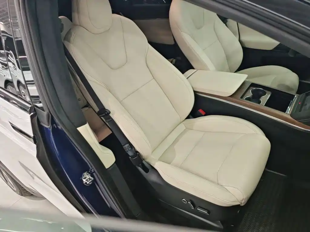 Фото 25 - Tesla Model X