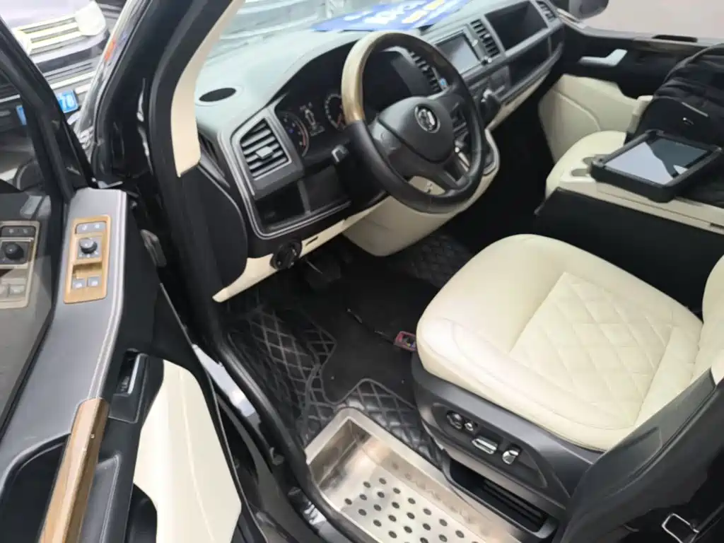 Volkswagen Caravelle 2018 2017 2.0TSI 4WD Comfort 7-Seater