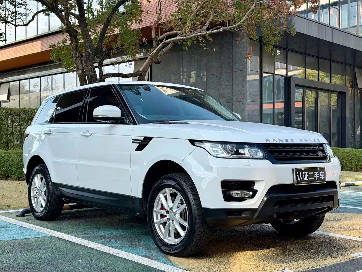 Land Rover Range Rover Sport 2016 Model 3.0 SC V6 SE фото 3