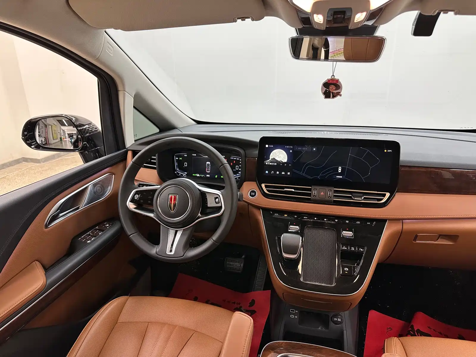 Фото 24 - Hongqi HQ9 PHEV