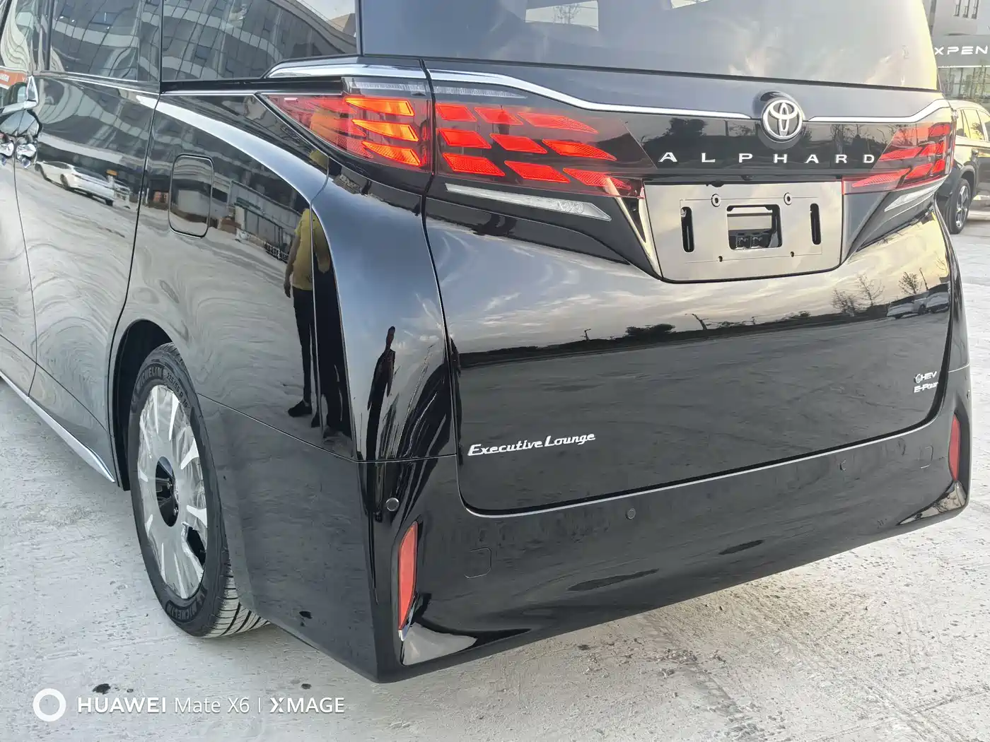 Toyota Alphard 2024 Hybrid 2.5L Ultimate Enjoyment Edition фото 11