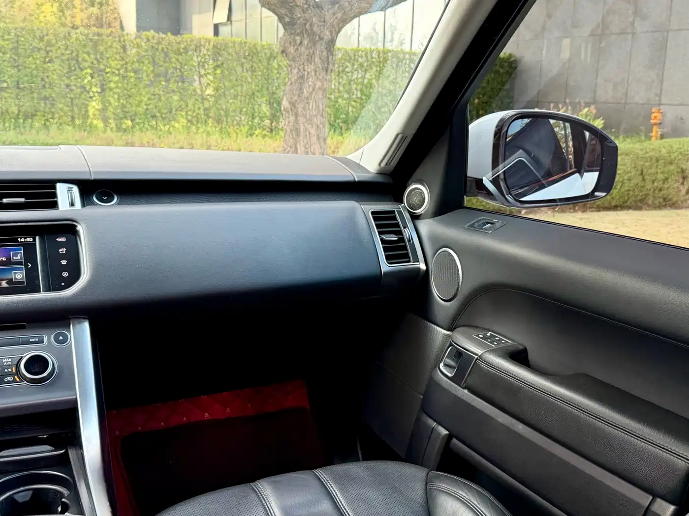 Land Rover Range Rover Sport 2016 Model 3.0 SC V6 SE фото 21