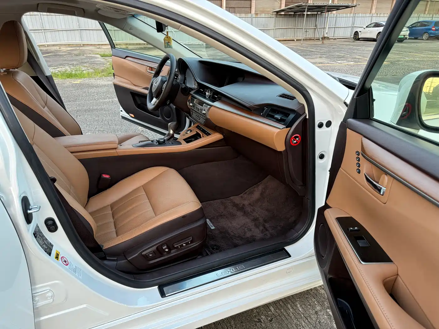 Фото 7 - Lexus ES