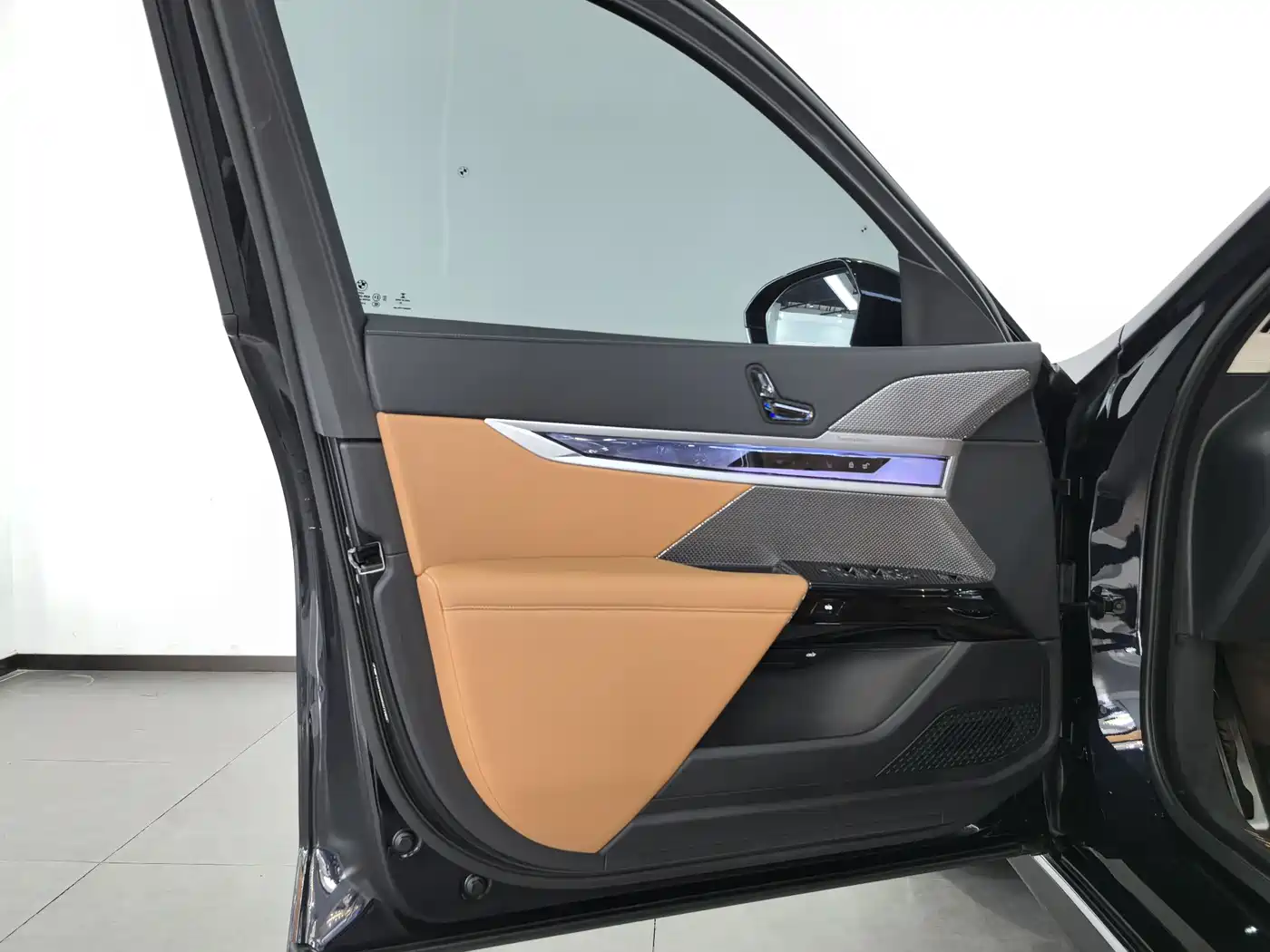 BMW 7 Series 2023 Model 735Li M Sport Package фото 3