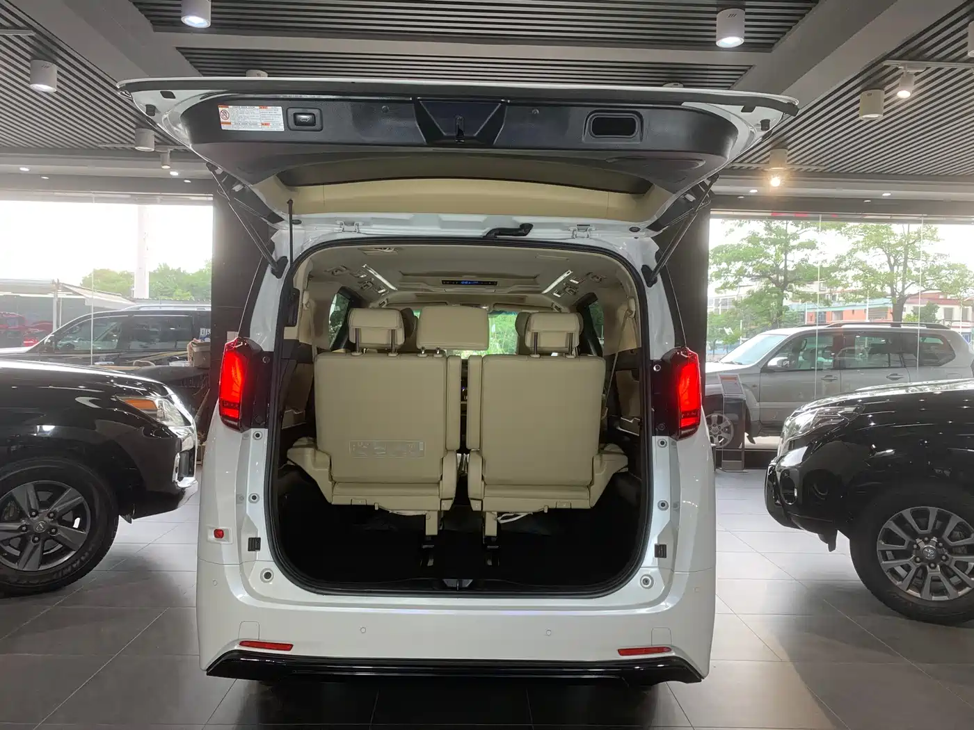 Toyota Alphard 2018 Facelift 3.5L Luxury Edition фото 7